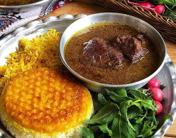 چلو فسنجان با مرغ